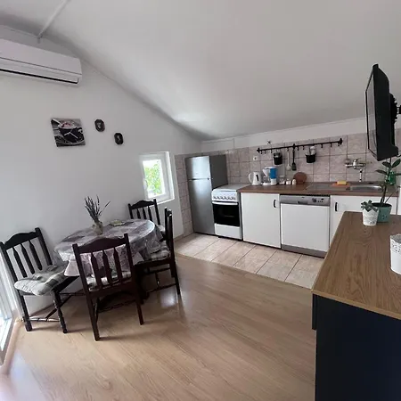 Apartment Marija With Big Garden - Ta Leut Agency Vrsi