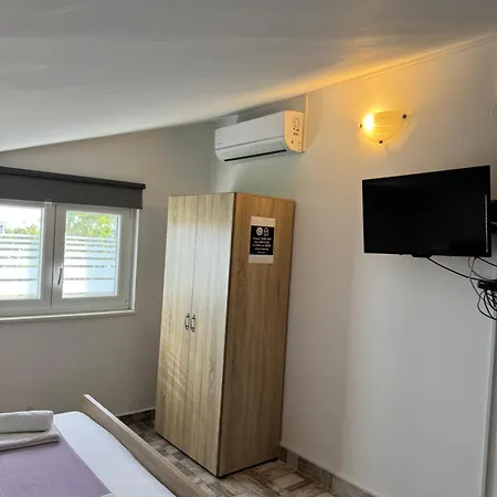 Apartment Marija With Big Garden - Ta Leut Agency