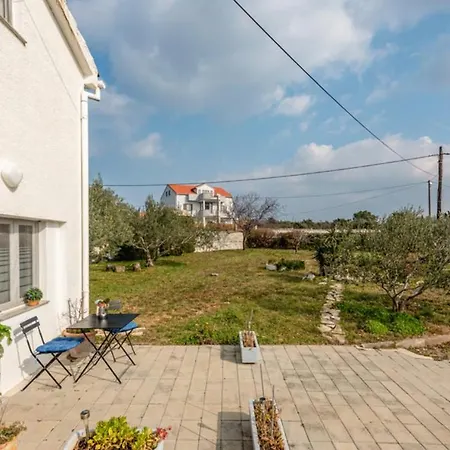Marija With Big Garden - Ta Leut Agency Vrsi
